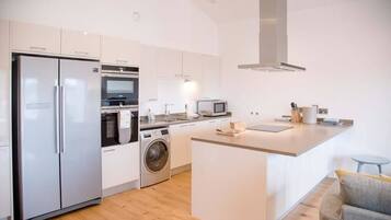 冰箱、微波炉、烤箱、炉灶