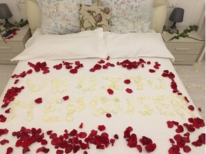 In-room safe, individually decorated, individually furnished, desk - La Tana dei Leoni B&B (Florence)