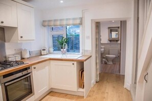 Fridge, microwave, oven, stovetop - Railway Cottage, Aldeburgh (Aldeburgh)