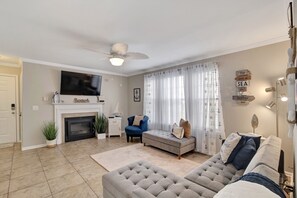 Smart TV, fireplace