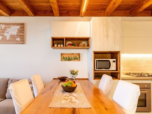Dining - Wonderful private villa for 4 people with WIFI, TV, terrace and pets allowed (Peglio)