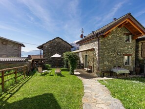 Outdoor dining - Wonderful private villa for 4 people with WIFI, TV, terrace and pets allowed (Peglio)