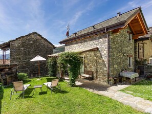 Outdoor dining - Wonderful private villa for 4 people with WIFI, TV, terrace and pets allowed (Peglio)
