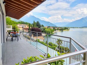 Outdoor dining - Beautiful apartment for 4 guests with WIFI, A/C, TV and balcony (Aurogna)
