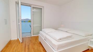 8 bedrooms, cots/infant beds, free WiFi