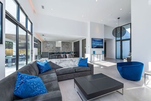 Smart TV, Netflix, toys, streaming services