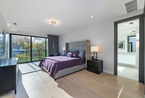 4 bedrooms, desk, iron/ironing board, free WiFi - Stunning Modern Luxury in Fort Lauderdale w Heated Pool & Spa, Minutes to Beach (Fort Lauderdale)