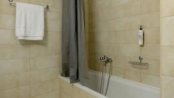 浴缸、免費梳洗用品、風筒、提供毛巾