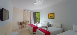 Minibar, bureau, Wi-Fi gratuit, draps fournis