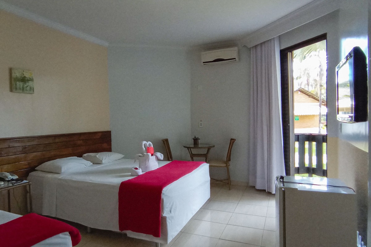 Een minibar, een bureau, gratis wifi, beddengoed