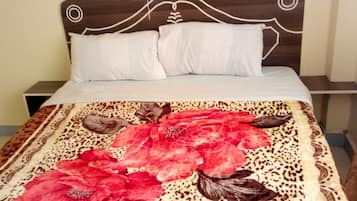 Single Room | Desk, free WiFi, bed sheets