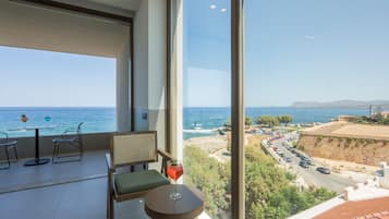 Premium Superior Room | Living area | Flat-screen TV