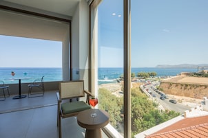 Premium Superior Room | Living area | Flat-screen TV