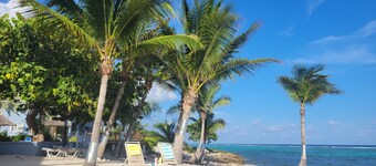 Welcoming Renovated 3-bedroom Ground Floor Beach Front Condo in Bodden Town