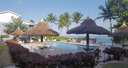 Welcoming Renovated 3-bedroom Ground Floor Beach Front Condo in Bodden Town