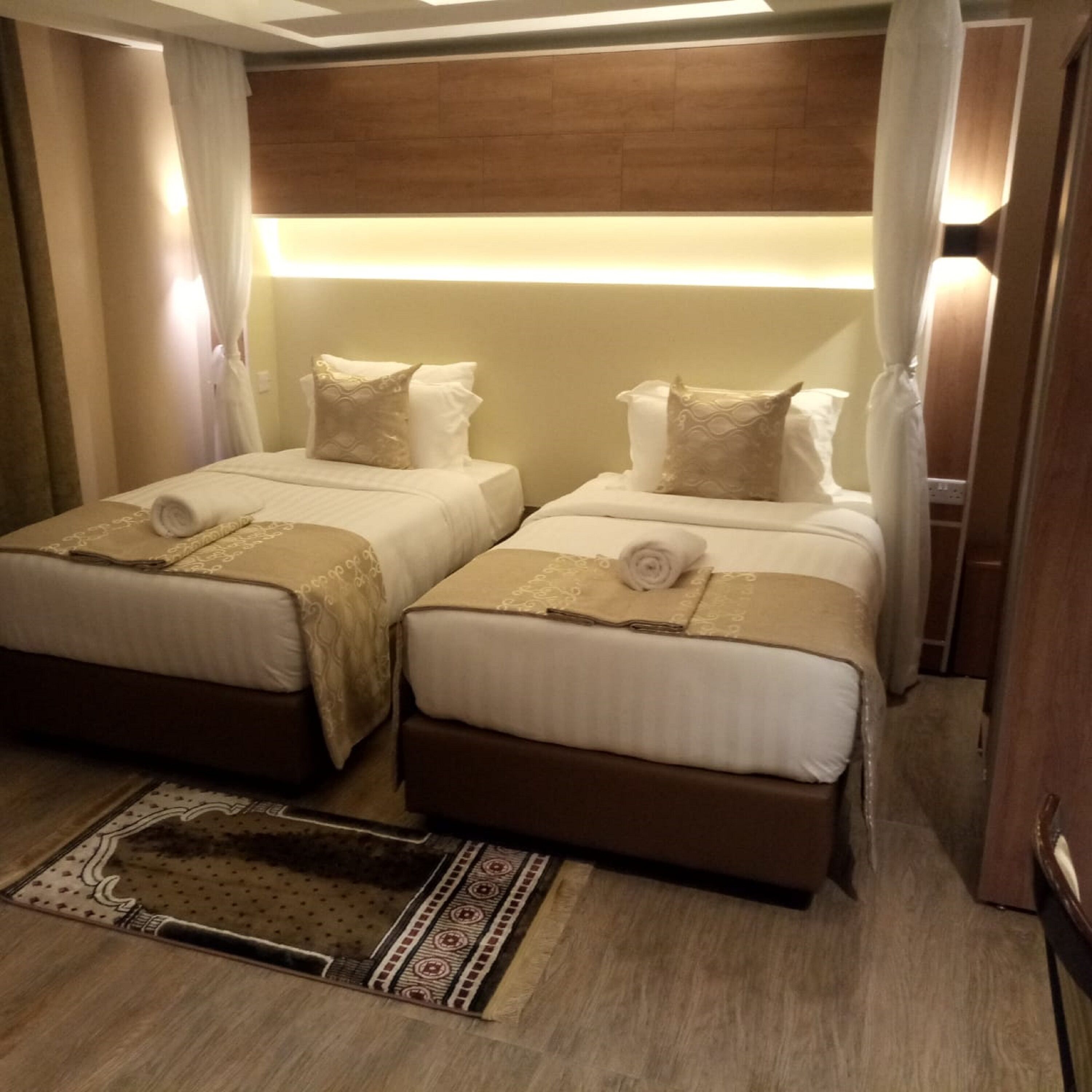 Twin Room | Desk, blackout drapes, free WiFi, bed sheets