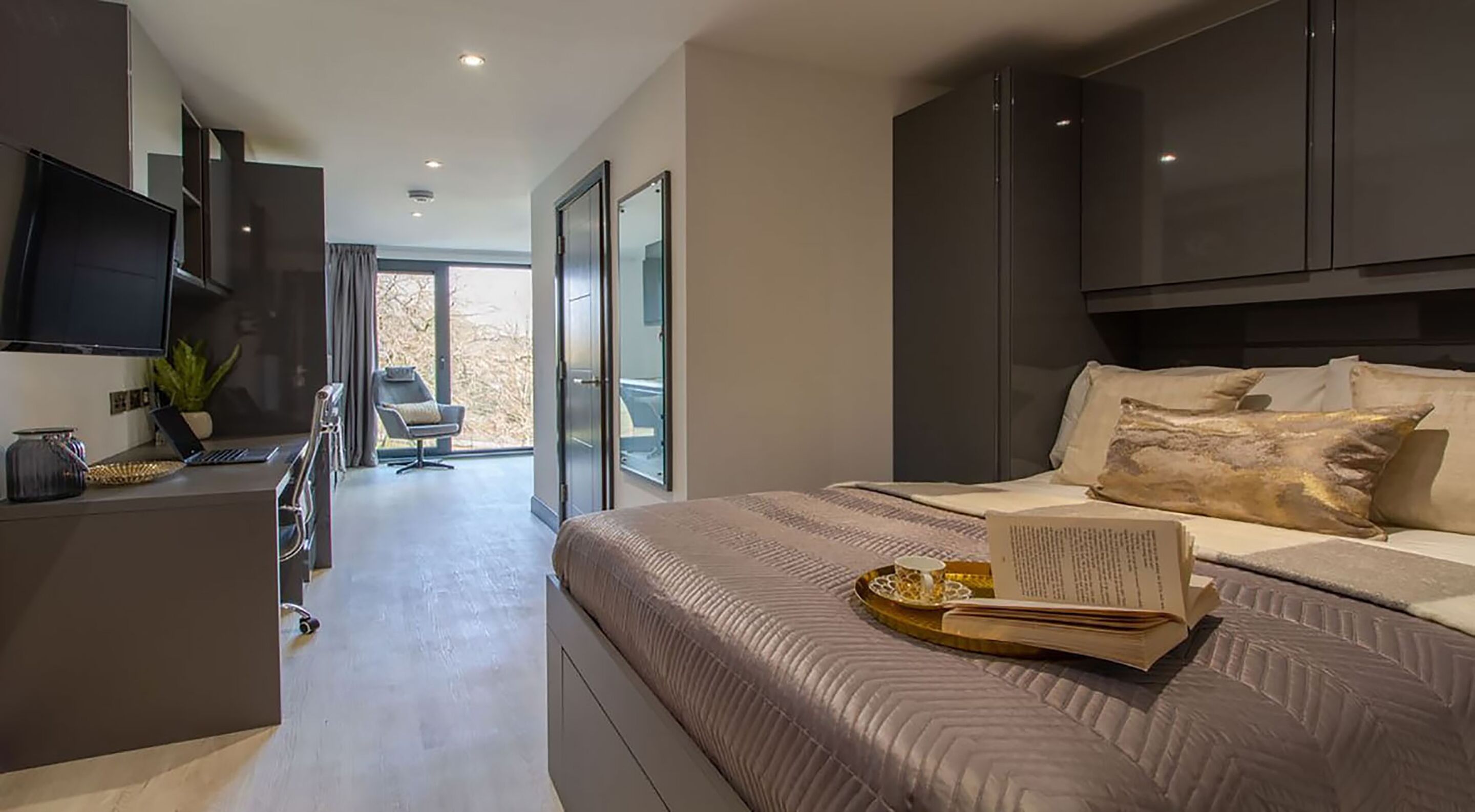 Standard Studio | Desk, laptop workspace, free WiFi, bed sheets