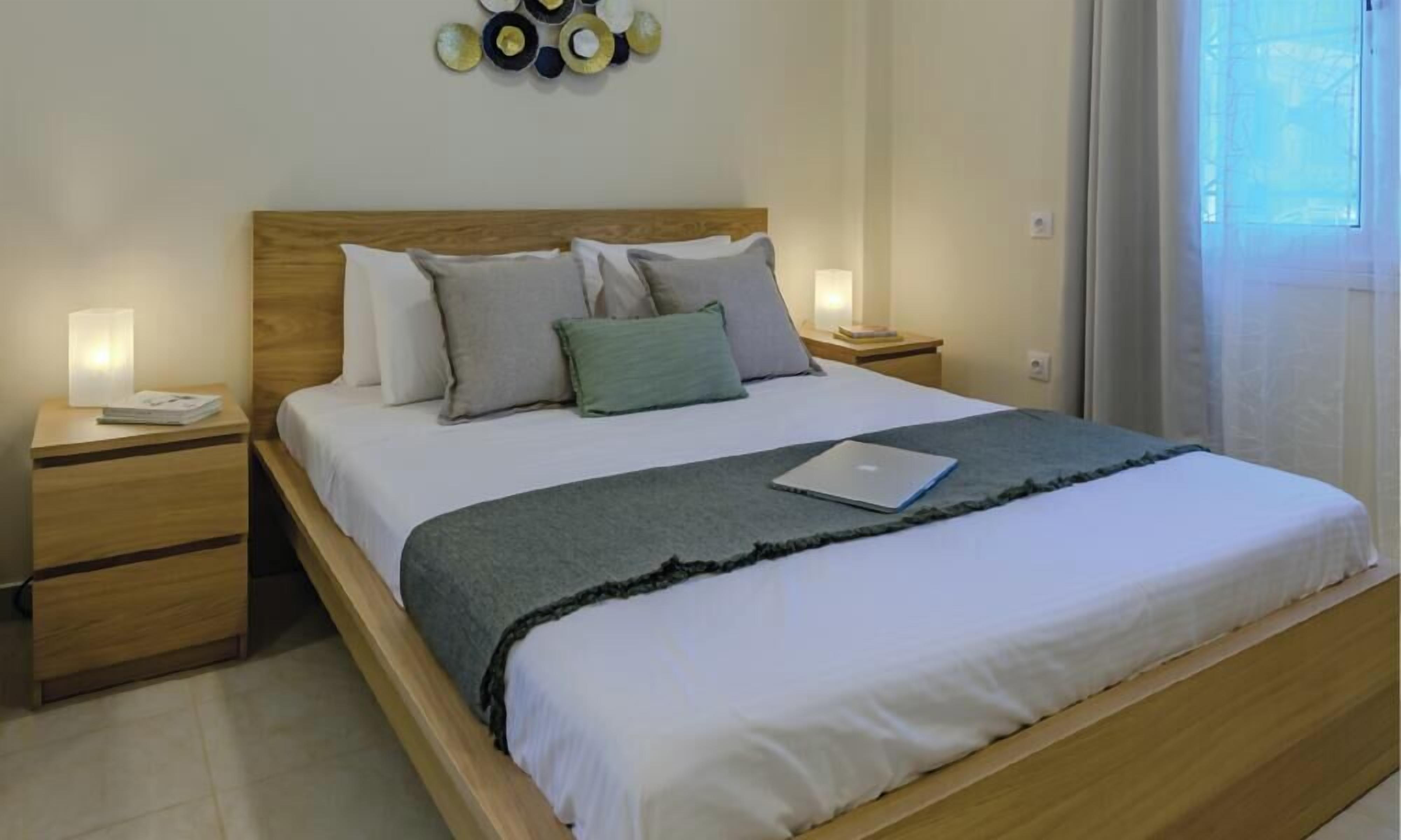 Standard Apartment | Desk, laptop workspace, soundproofing, cots/infant beds