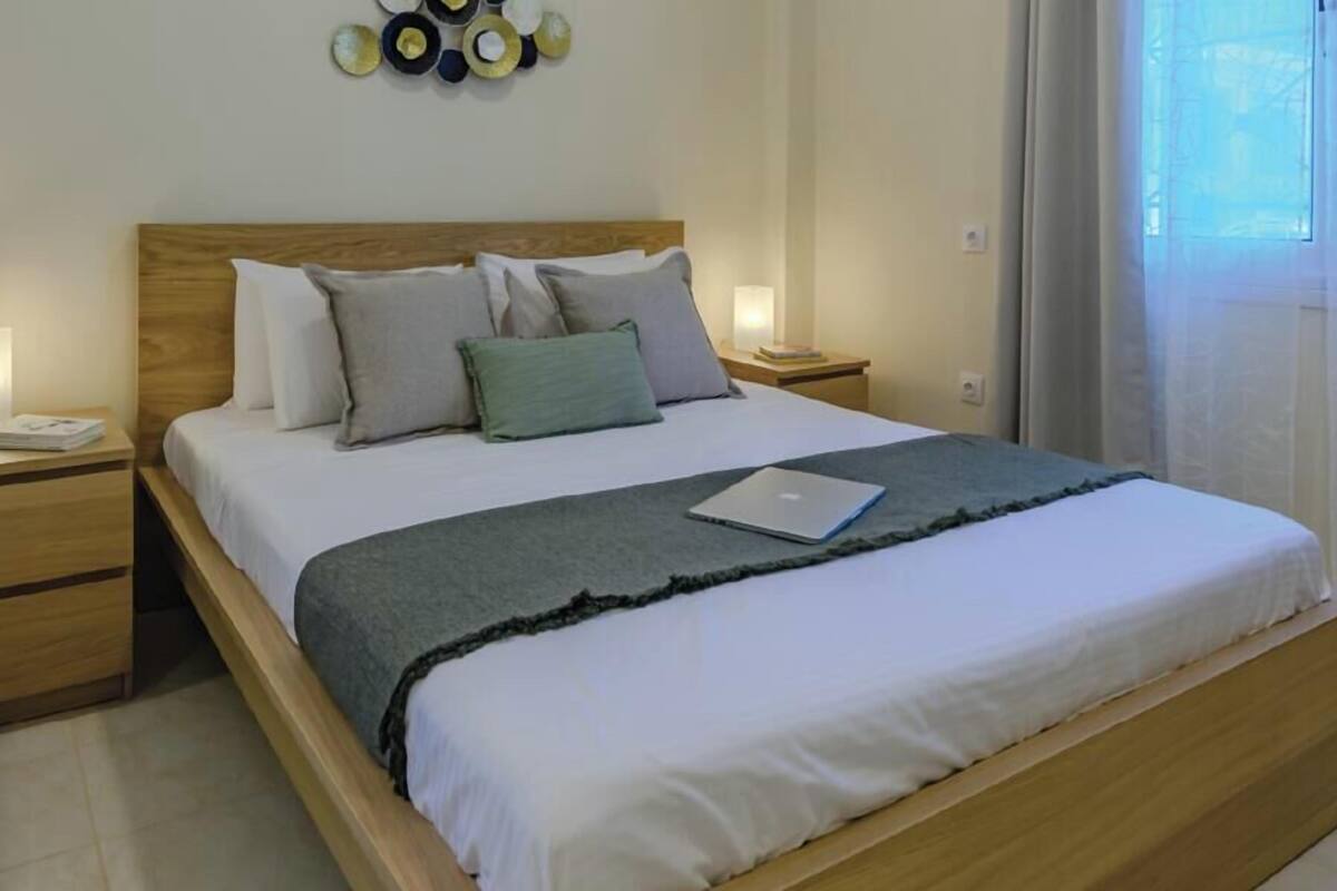Standard Apartment | Desk, laptop workspace, soundproofing, cots/infant beds