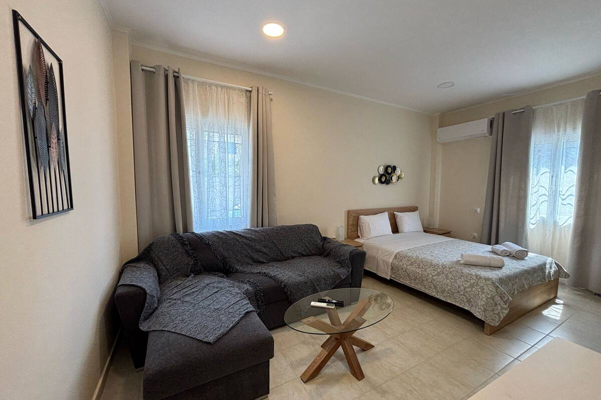 Apartamento standard | Individualmente decorados, individualmente mobiliados, escrivaninha