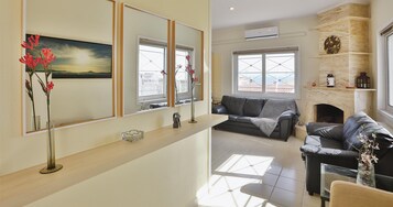 复式房 (Attic) | 起居区 | 平板电视