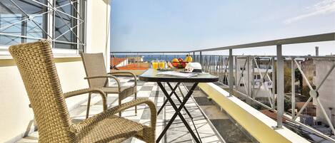 Loft (Attic) | Terrace/patio