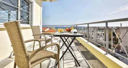 Nautilus Apartments Airport by Airstay