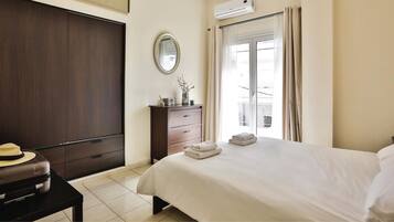 1 bedroom, individually decorated, individually furnished, desk
