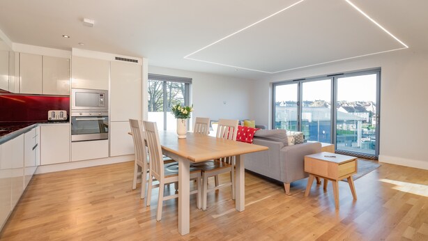 Luxury Apartment | Private kitchen | Full-sized fridge, microwave, oven, stovetop - Luxury Balcony Apartment with Parking (St. Andrews)
