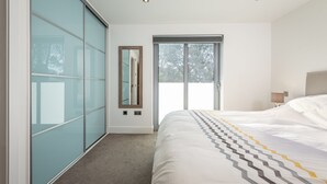Luxury Apartment | 2 bedrooms, laptop workspace, iron/ironing board, free WiFi - Luxury Balcony Apartment with Parking (St. Andrews)