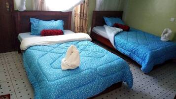 Double Room | Desk, free WiFi, bed sheets