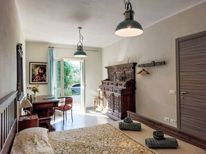 4 bedrooms, iron/ironing board, free WiFi - Stunning private villa for 8 guests with WIFI, TV, terrace, pets allowed and panoramic view (Trincheri)