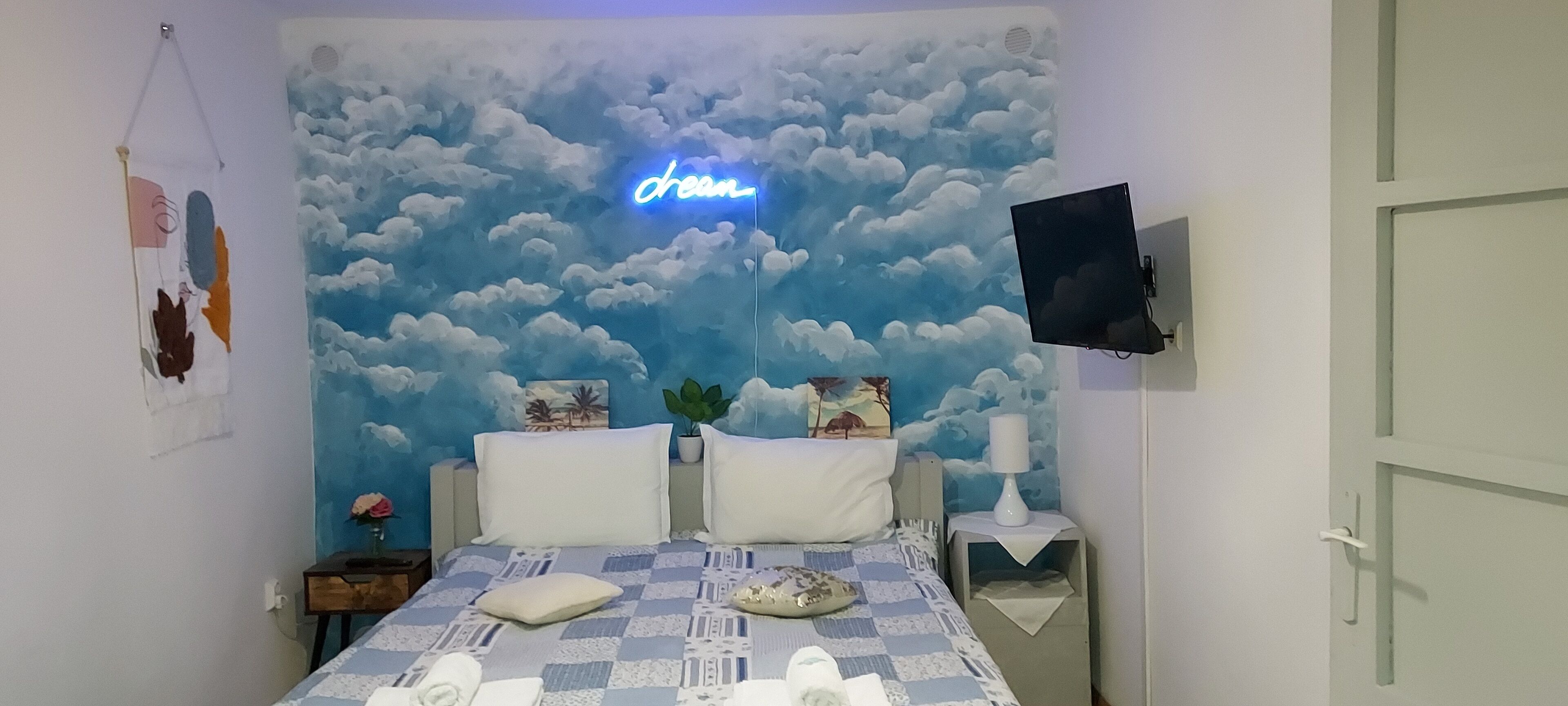 2 bedrooms, WiFi (free), bed sheets