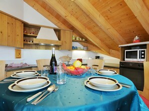 Dining - Cosy apartment for 6 people with WIFI, TV and balcony (Pozza Di Fassa)