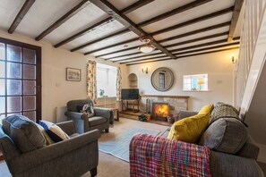Comfort Cottage | Living area | Flat-screen TV - Quirky Cottage Heart of St Andrews (St. Andrews)