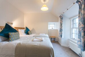 2 عدّة غرف نوم ومكو اة/لوح كي وواي فاي مجانًا وملاءات أسرّة