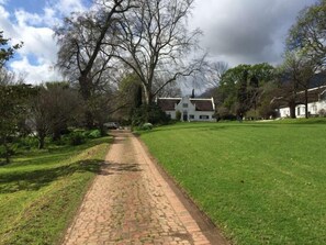 Garden - Navarre Farm Cottages (Stellenbosch)