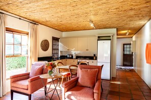 Luxury Cottage, 1 Bedroom | Private kitchenette | Full-size fridge, microwave, oven, stovetop - Navarre Farm Cottages (Stellenbosch)
