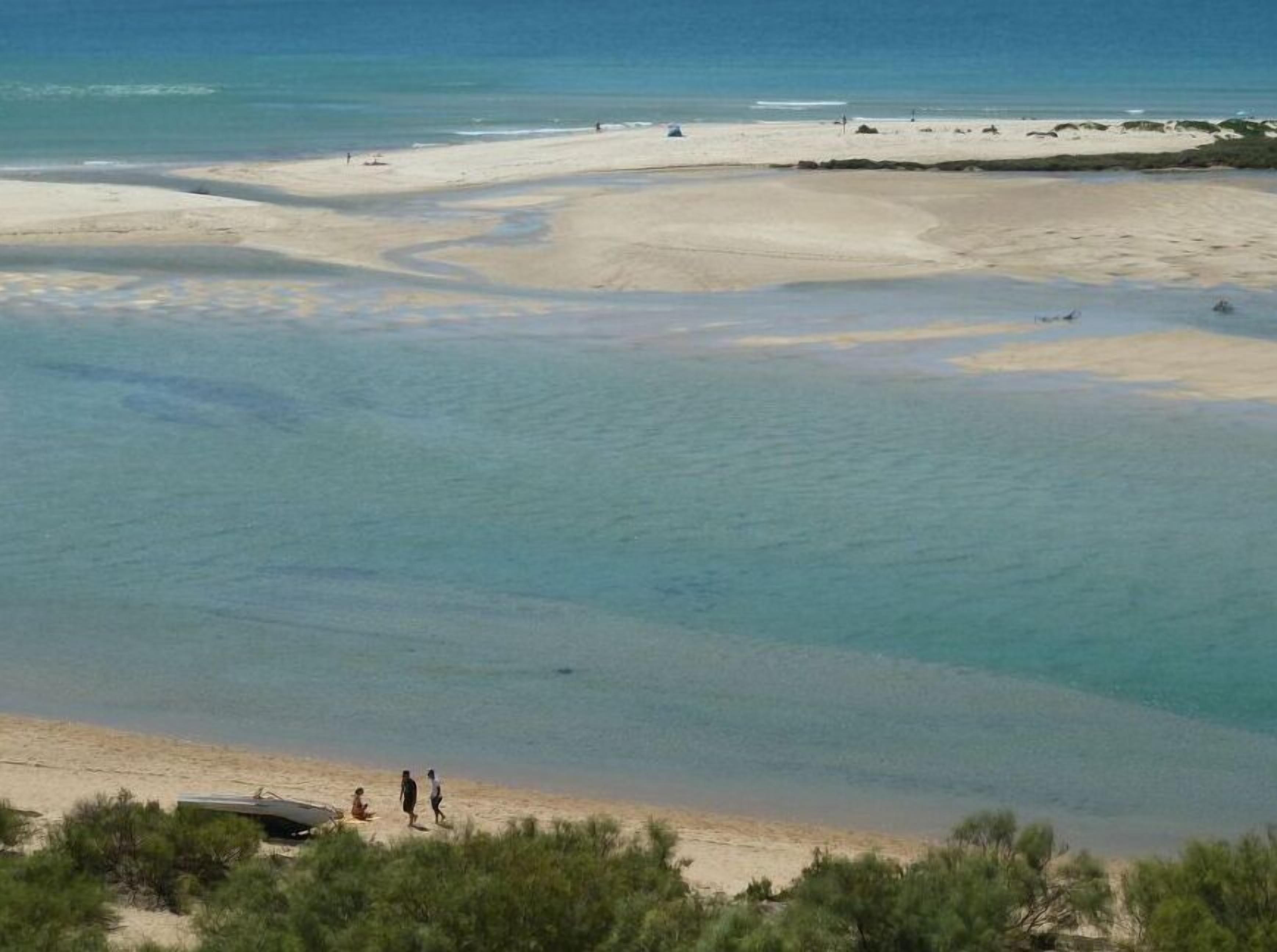 بالقرب من الشاطئ