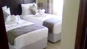 Standard Double Room | Desk, blackout drapes, free WiFi, bed sheets