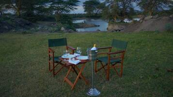 Breakfast, lunch, dinner served; local and international cuisine