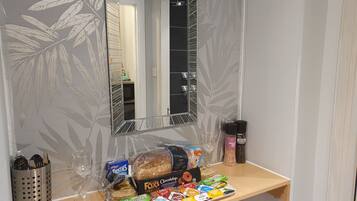 Apartment, 1 Queen Bed | Interior