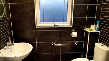 Apartment, 1 Queen Bed | Bathroom | Shower, towels