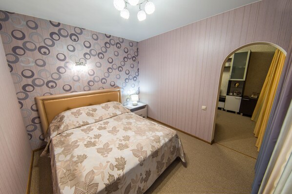 Junior Suite | 1 bedroom, iron/ironing board, free WiFi