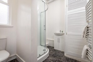 Comfort Apartment | Bathroom