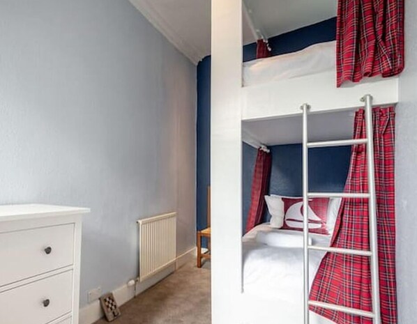 Room - Market Street Apartment Sleeps 6 (St. Andrews)