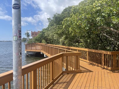 I. Historic Home Key West style in Coconut Grove Yellow House