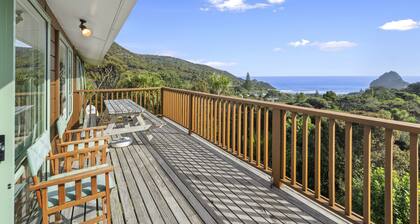 Seaview, Sun and Surf - Piha Holiday Home