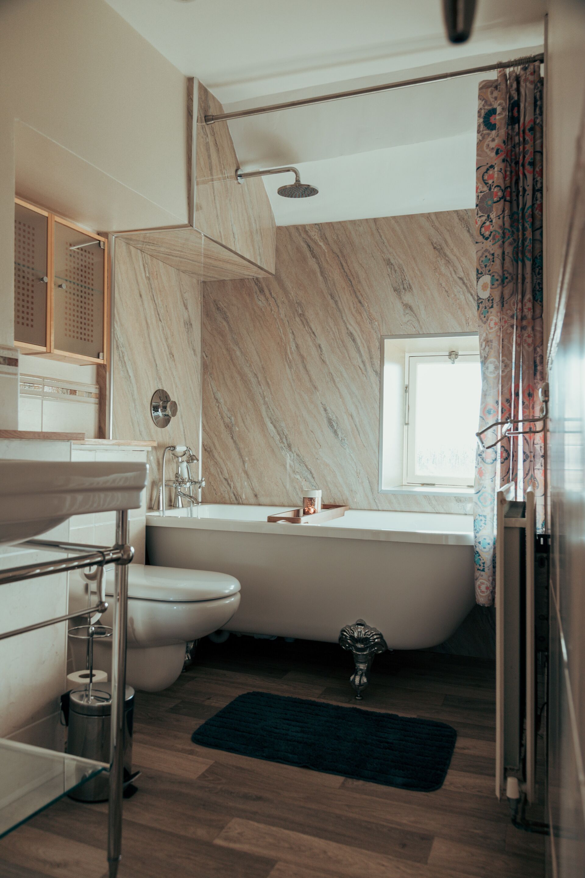 Cottage | Bathroom | Bathtub, hair dryer, towels, toilet paper