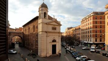 Parkplätze auf dem Gelände